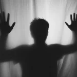 Разбитые Зеркала: Мой Путь от Наркотической Зависимости к Жизни, Которую Я Выбираю